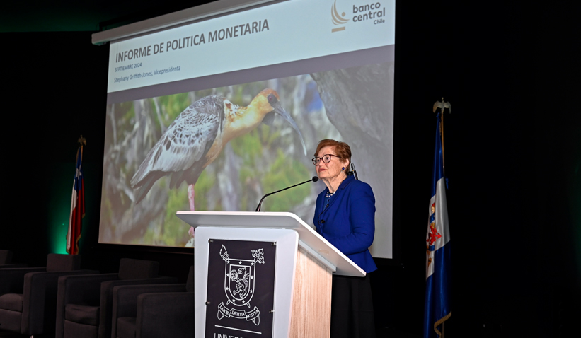 Vicepresidenta del Banco Central destaca crecimiento económico de Chile y advierte posibles efectos del conflicto en Medio Oriente