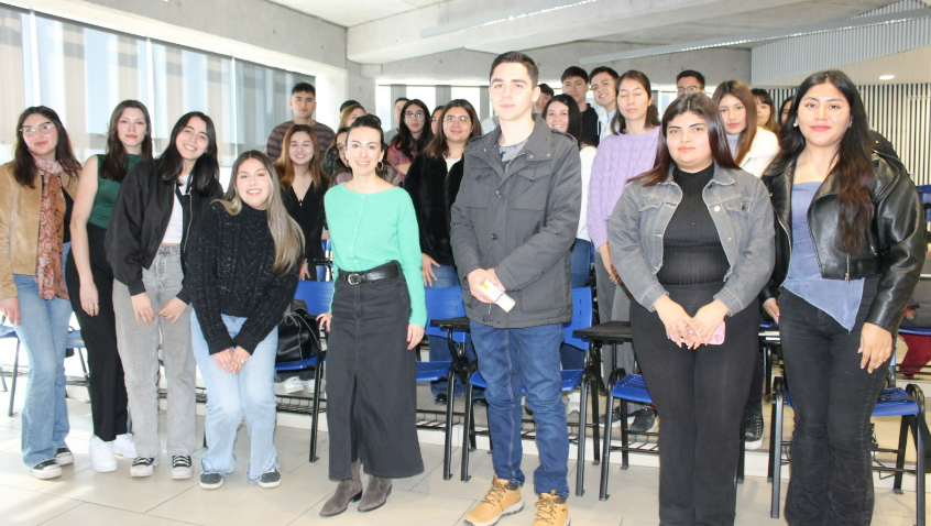 Vinculación con el Medio da inicio al Programa Avanza by L’Oréal for Youth 2024 para estudiantes de Ingeniería Comercial USACH